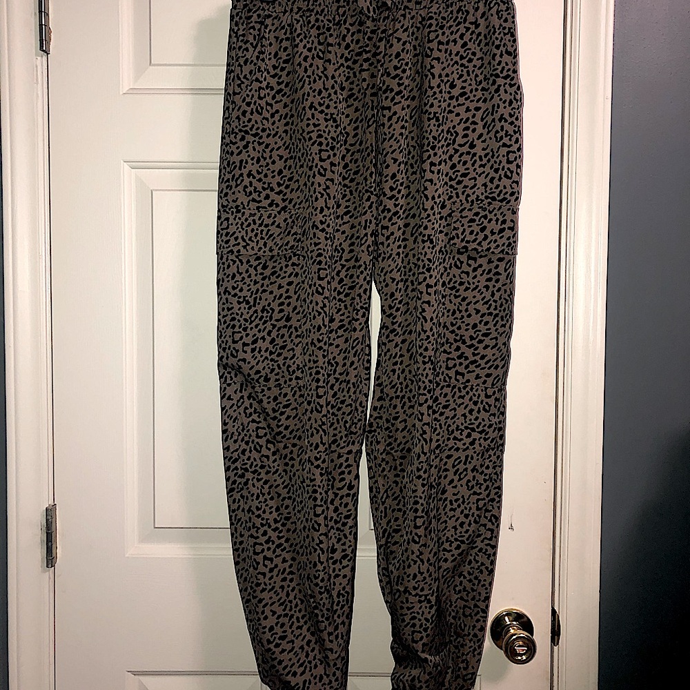 Leopard print drawstring elastic pants